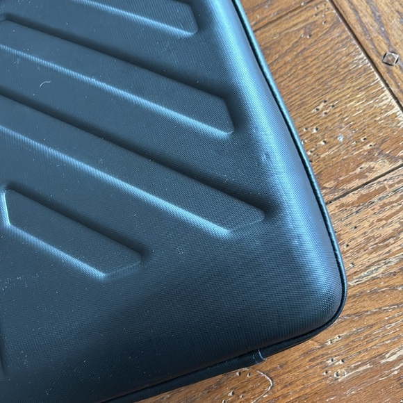 Thule Gauntlet Attache Case for Apple MacBook 15” Hard Shell Laptop Bag Black - Picture 11 of 13